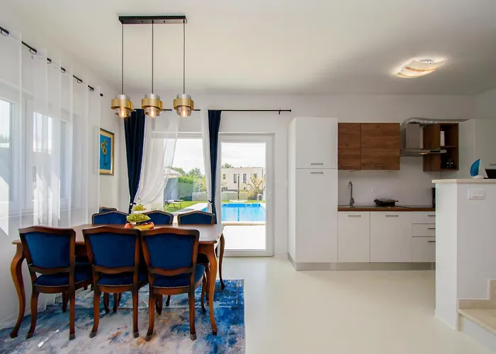 Modern Angelina In - By Istrabook * Porec