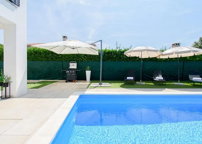 Modern Angelina In - By Istrabook Villa