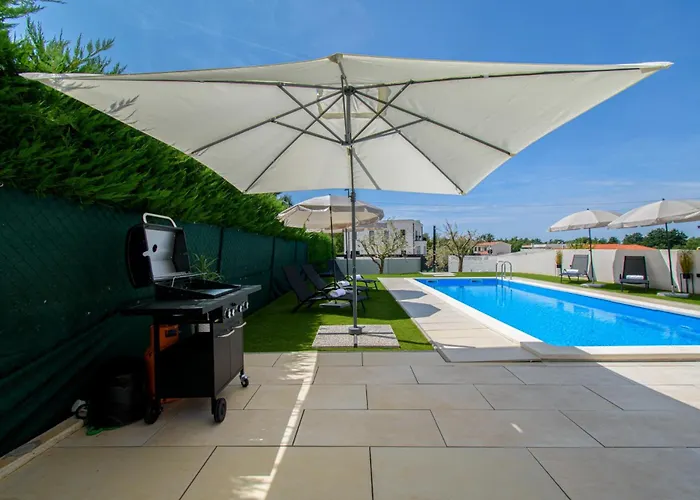 Modern Angelina In - By Istrabook Villa Poreč