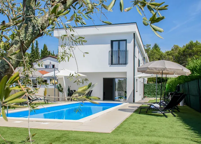 Modern Angelina In - By Istrabook Villa