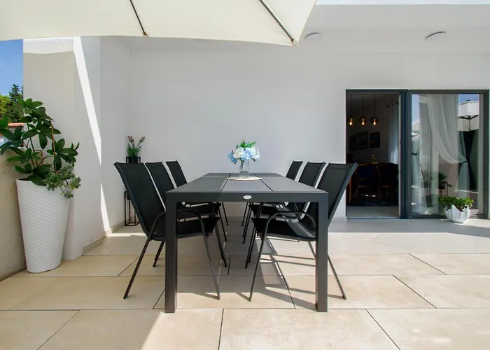 Modern Angelina In - By Istrabook Villa *