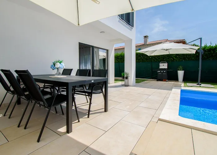 Villa Modern Angelina In - By Istrabook *