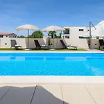 Modern Angelina In - By Istrabook Villa *