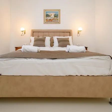 Modern Angelina In * ポレッチ