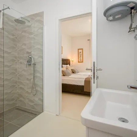 Modern Angelina In Villa Poreč