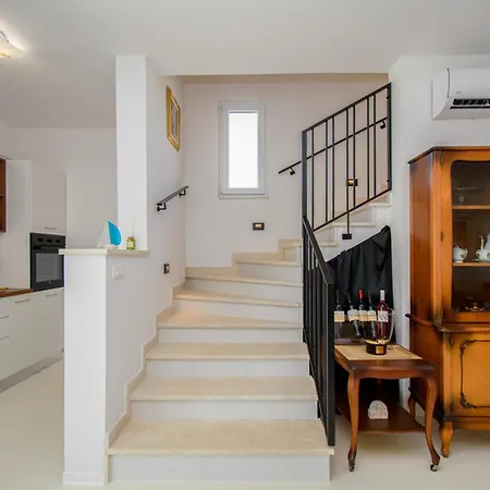 Modern Angelina In Villa Poreč