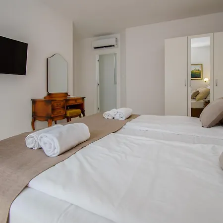 Modern Angelina In - By Istrabook Poreč