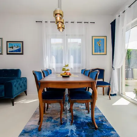 ヴィラ Modern Angelina In ポレッチ