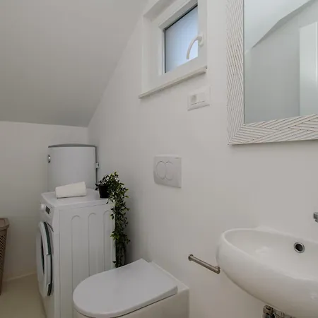 Modern Angelina In * ポレッチ