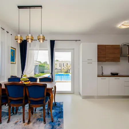 Modern Angelina In * ポレッチ