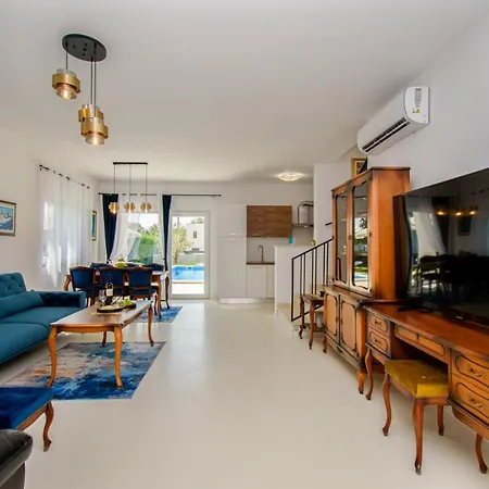 Modern Angelina In * Poreč