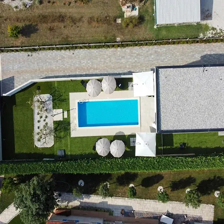 Villa Modern Angelina In *