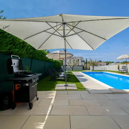 Modern Angelina In ヴィラ ポレッチ