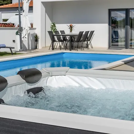 Modern Angelina In - By Istrabook Villa Porec