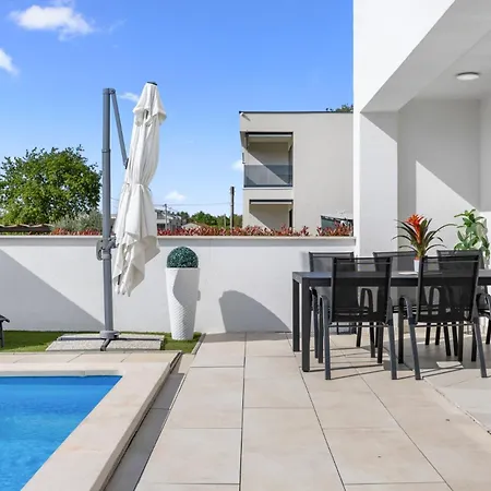 Villa Modern Angelina In - By Istrabook Porec