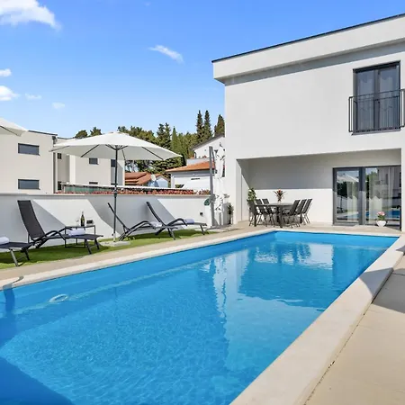 Modern Angelina In - By Istrabook * Porec