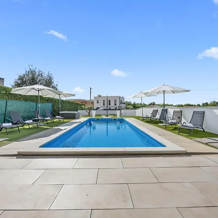 Modern Angelina In - By Istrabook Villa Porec