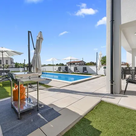 Modern Angelina In - By Istrabook Villa