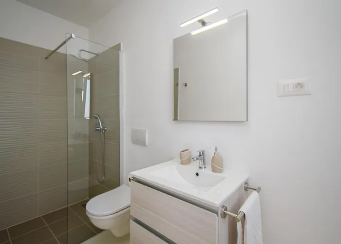 Villa Modern Angelina In - By Istrabook *