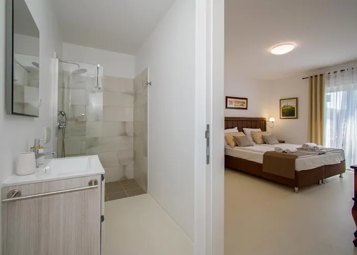 Modern Angelina In - By Istrabook