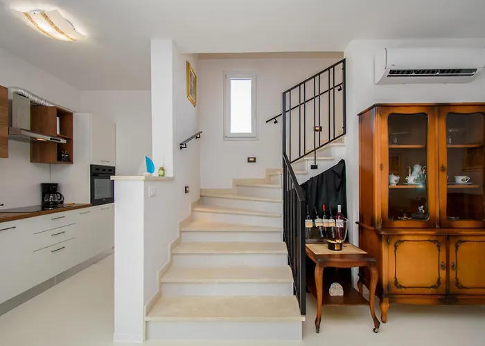 Modern Angelina In - By Istrabook Villa Poreč