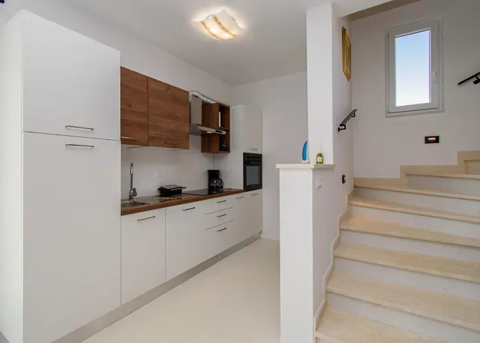 Modern Angelina In - By Istrabook Willa