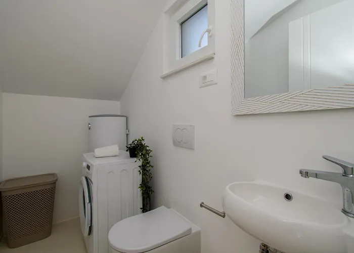 Modern Angelina In - By Istrabook * Poreč