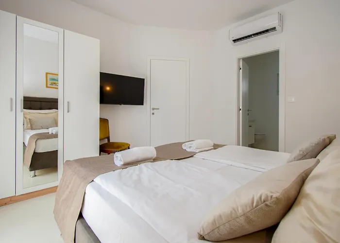 Modern Angelina In - By Istrabook Villa