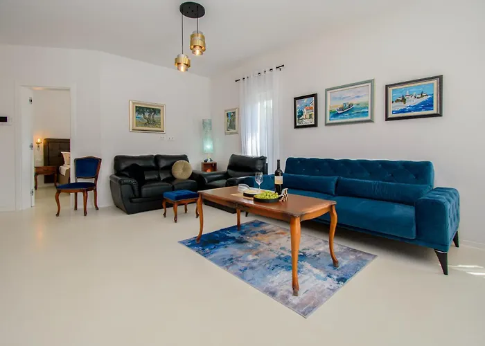 Modern Angelina In - By Istrabook Villa