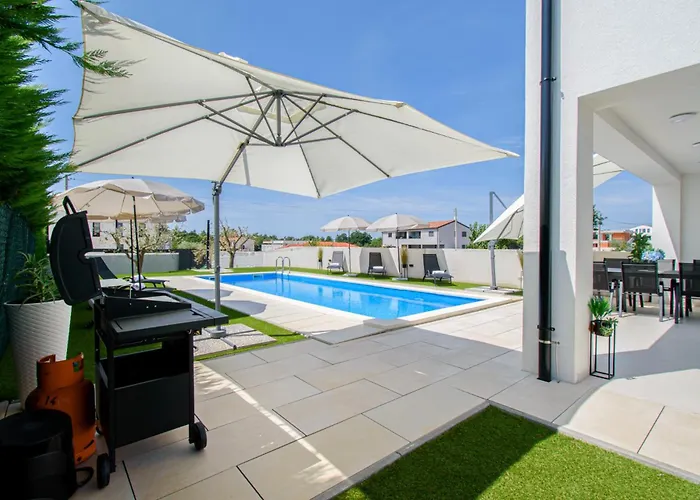 Modern Angelina In - By Istrabook Poreč