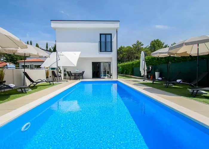 Modern Angelina In - By Istrabook Villa Poreč