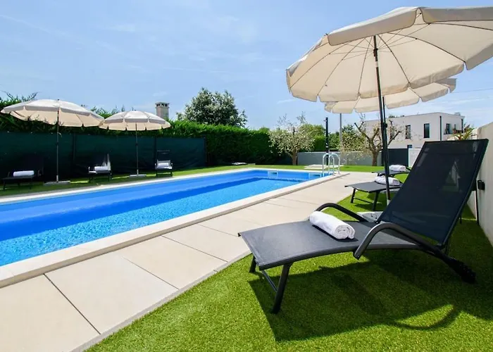 Villa Modern Angelina In - By Istrabook *